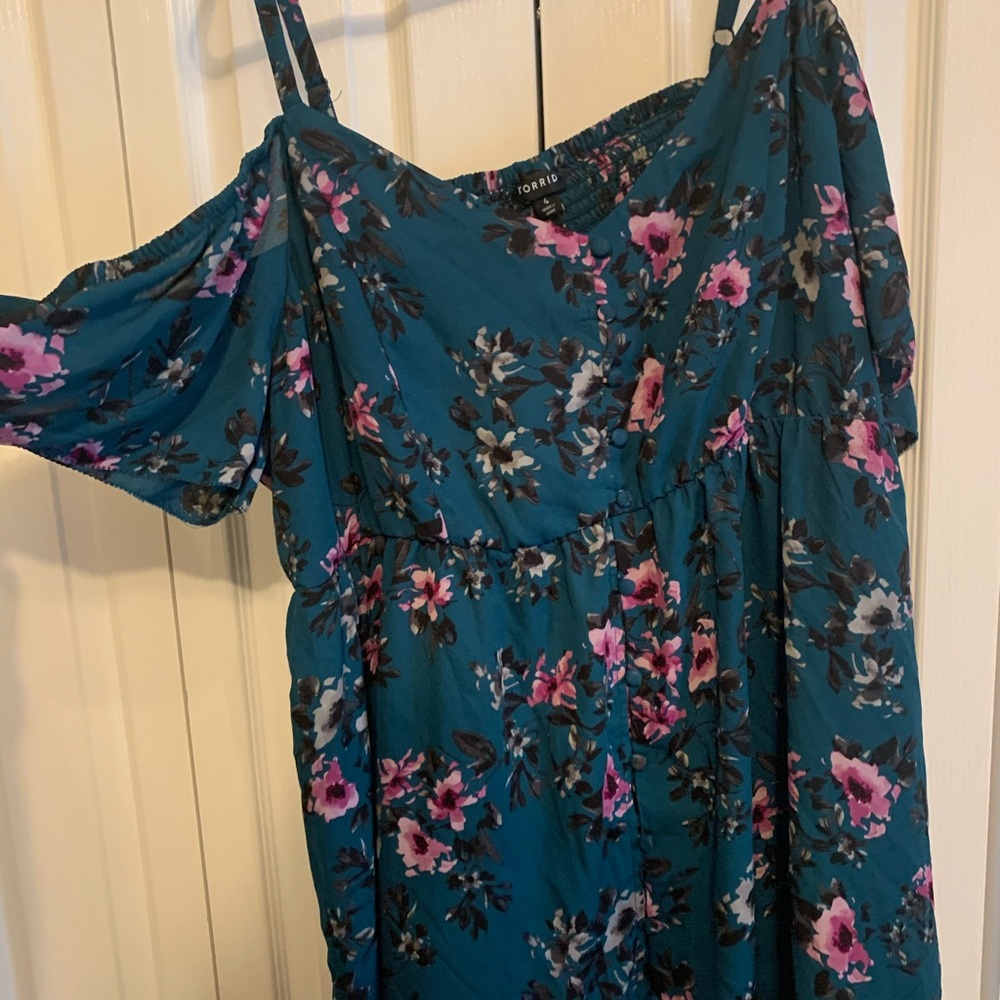 Cold shoulder top